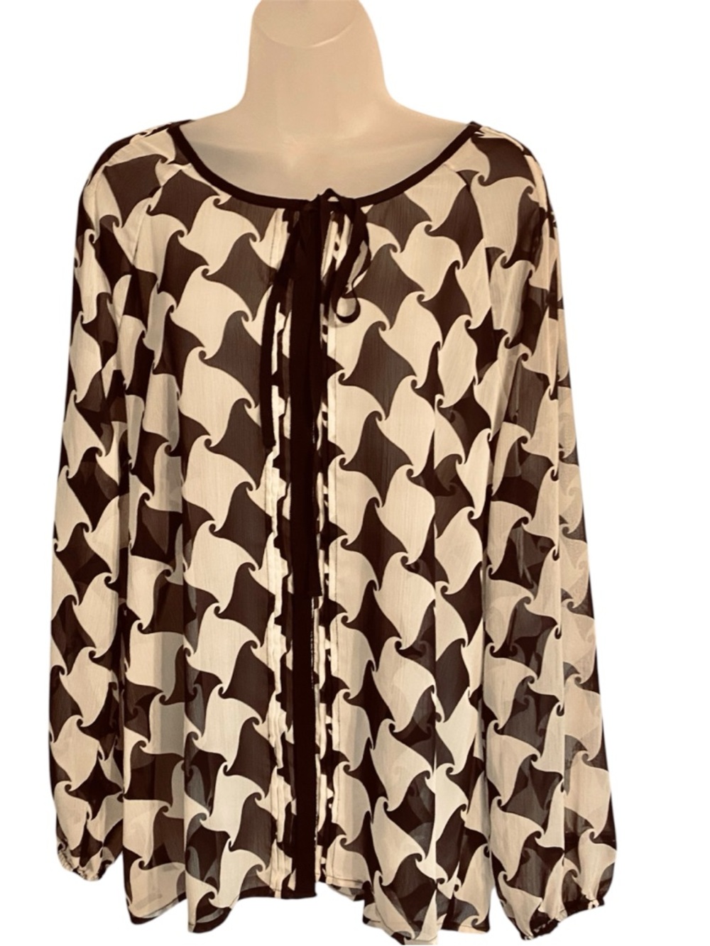 Chárter Club  Black and White Women's Top

Size XL